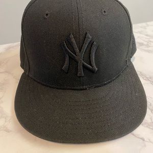 New Era Yankees hat all black